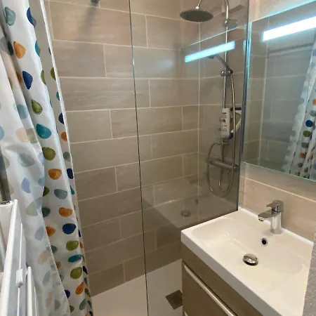 Appartamento Confortable Avec Coin Montagne Et Parking à - Fr-1-693-59